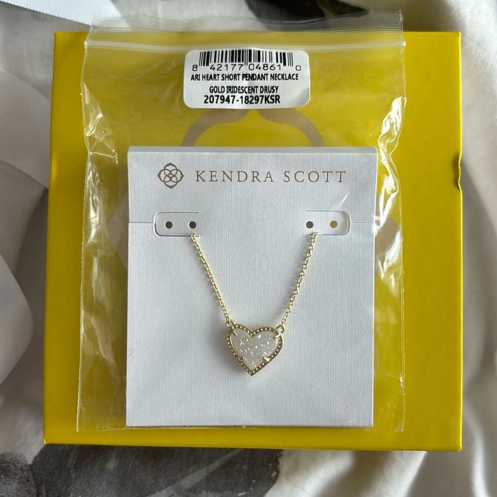 Kendra Scott Ari Heart Short Pendant Necklace Gold Iridescent Drusy